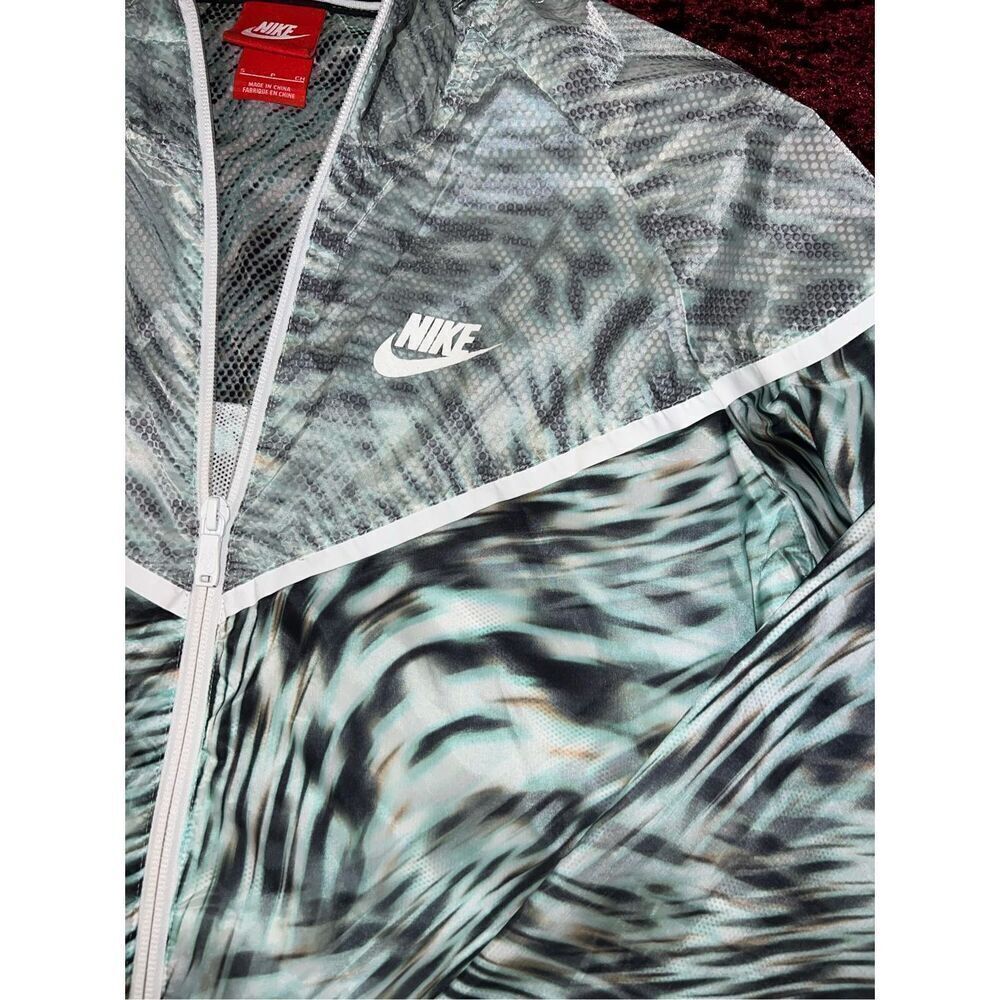 Women’s NIKE Zip Windbreaker Jacket SMALL - Picture 3 of 8